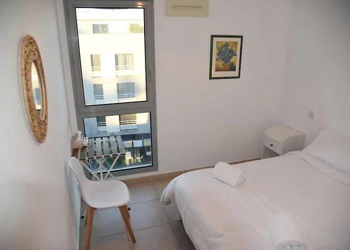 Proche Montpellier, T3, 2 Chambres, Parking, Tram Апартаменты Кастельно-ле-Лез